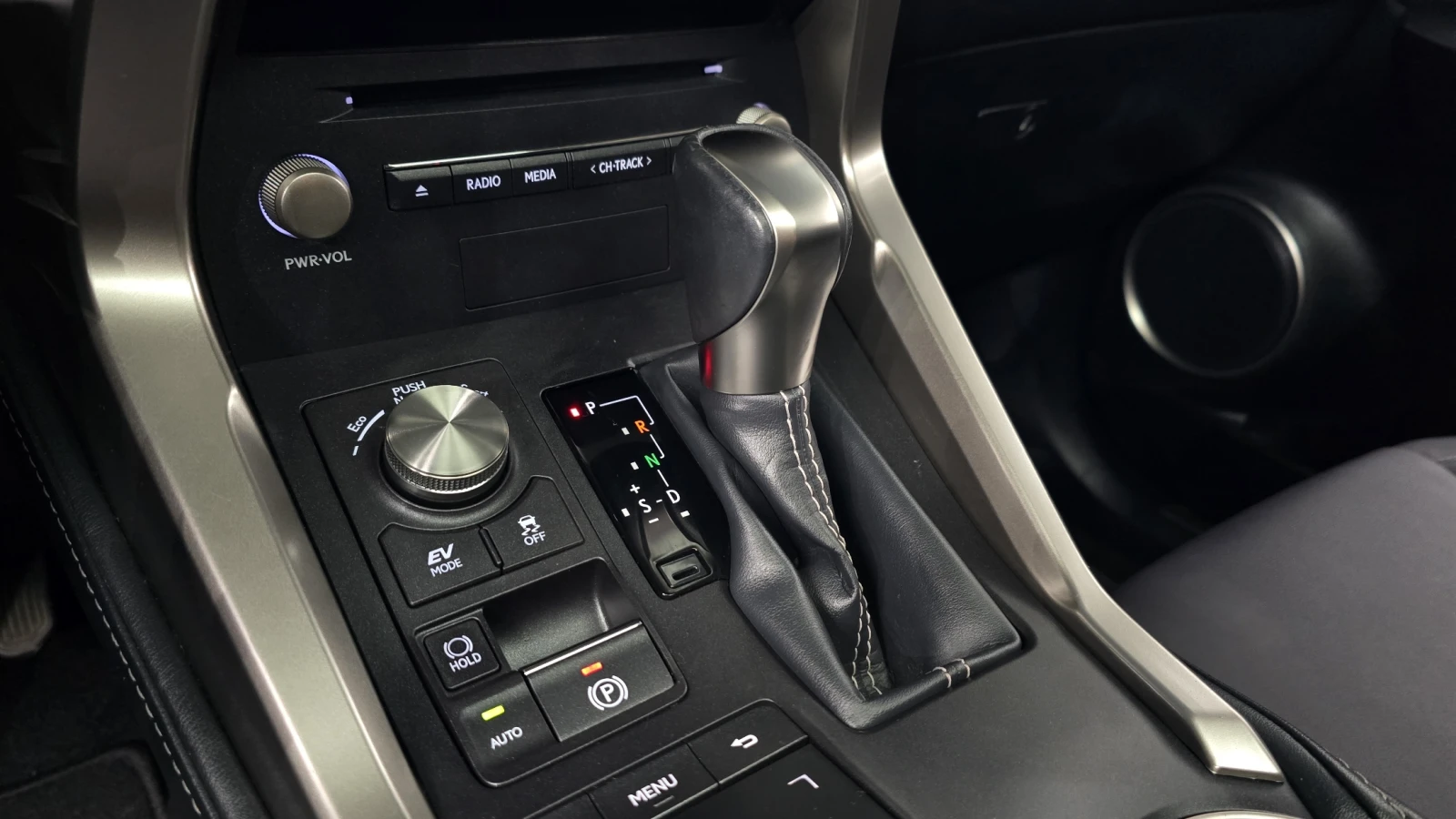 Lexus NX 300h* BLIND SPOT* ЛЮК* ПОДГРЕВ ВОЛАН* КРАЙНА ЦЕНА, снимка 9 - Автомобили и джипове - 55349921