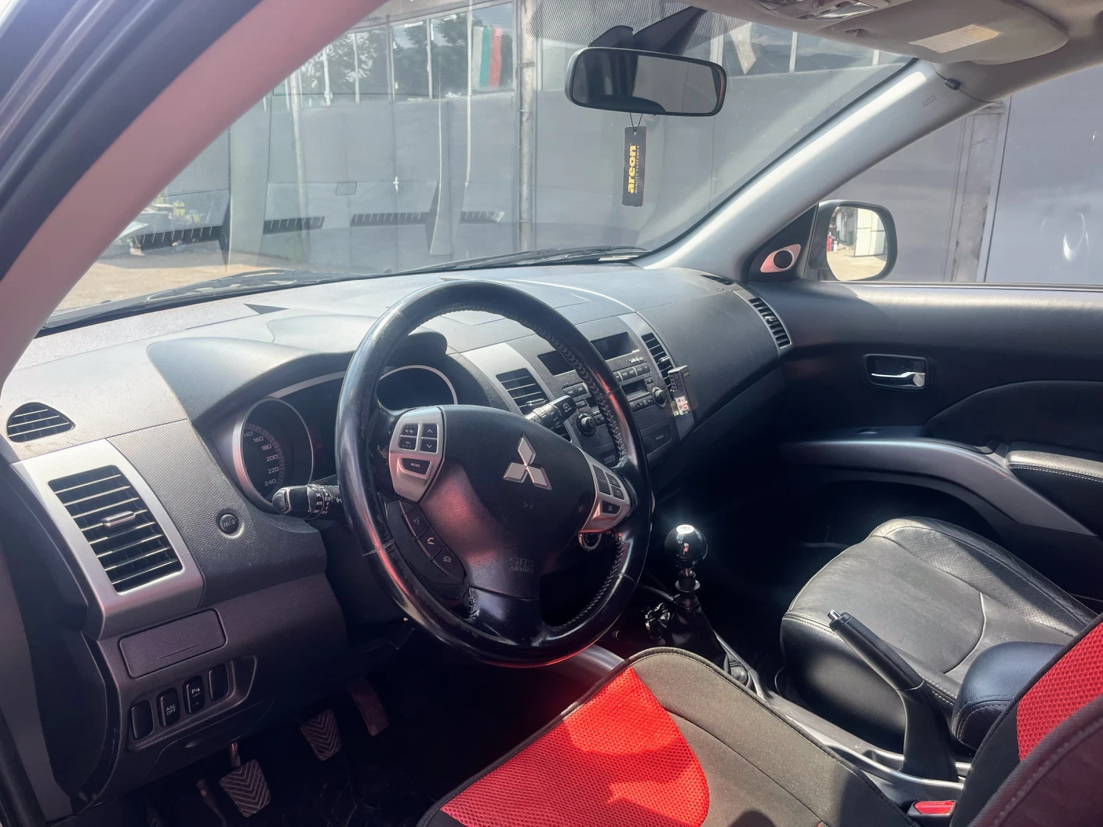 Mitsubishi Outlander, снимка 7 - Автомобили и джипове - 56253595