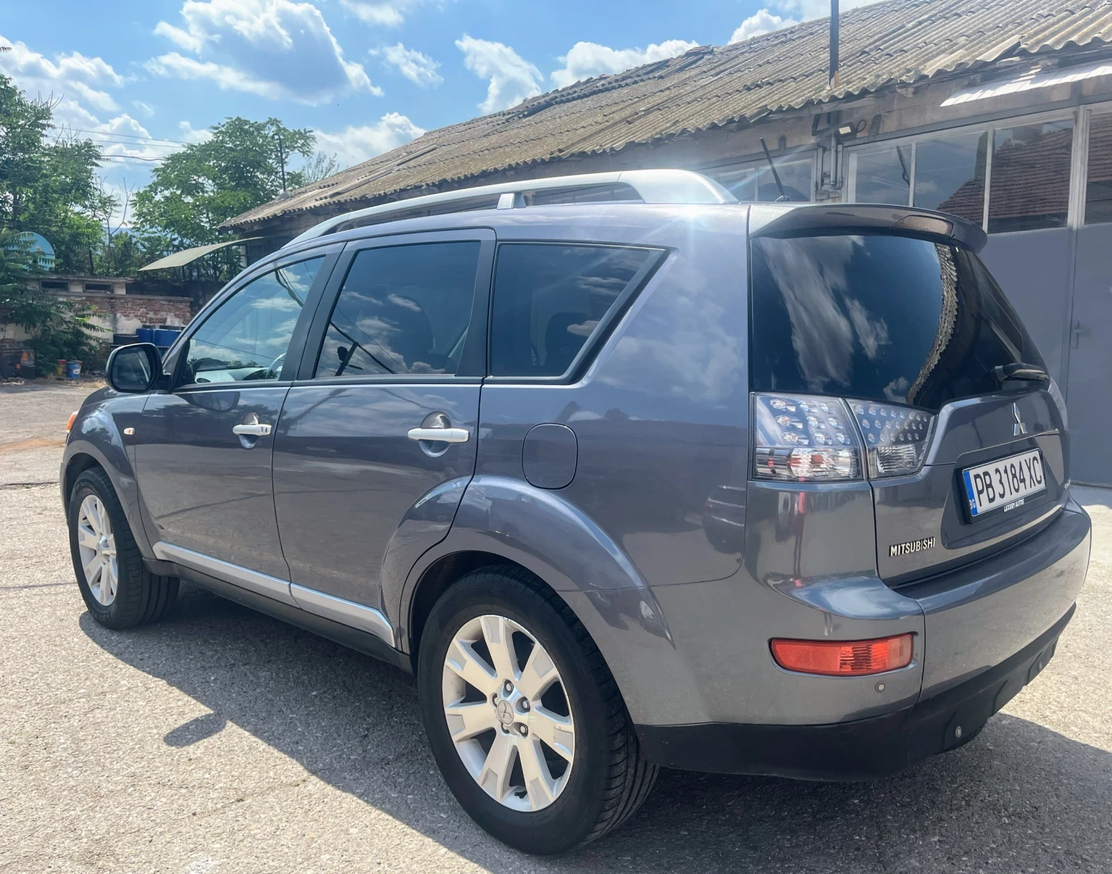 Mitsubishi Outlander, снимка 4 - Автомобили и джипове - 56253595