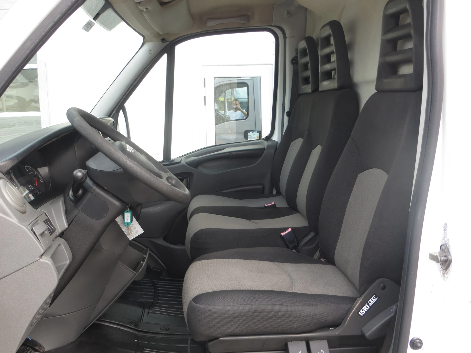Iveco Daily 35S13-12 КУБ. М. ОБЕМ НА ТОВАРНОТО ПОМЕЩЕНИЕ, снимка 7 - Бусове и автобуси - 56130015