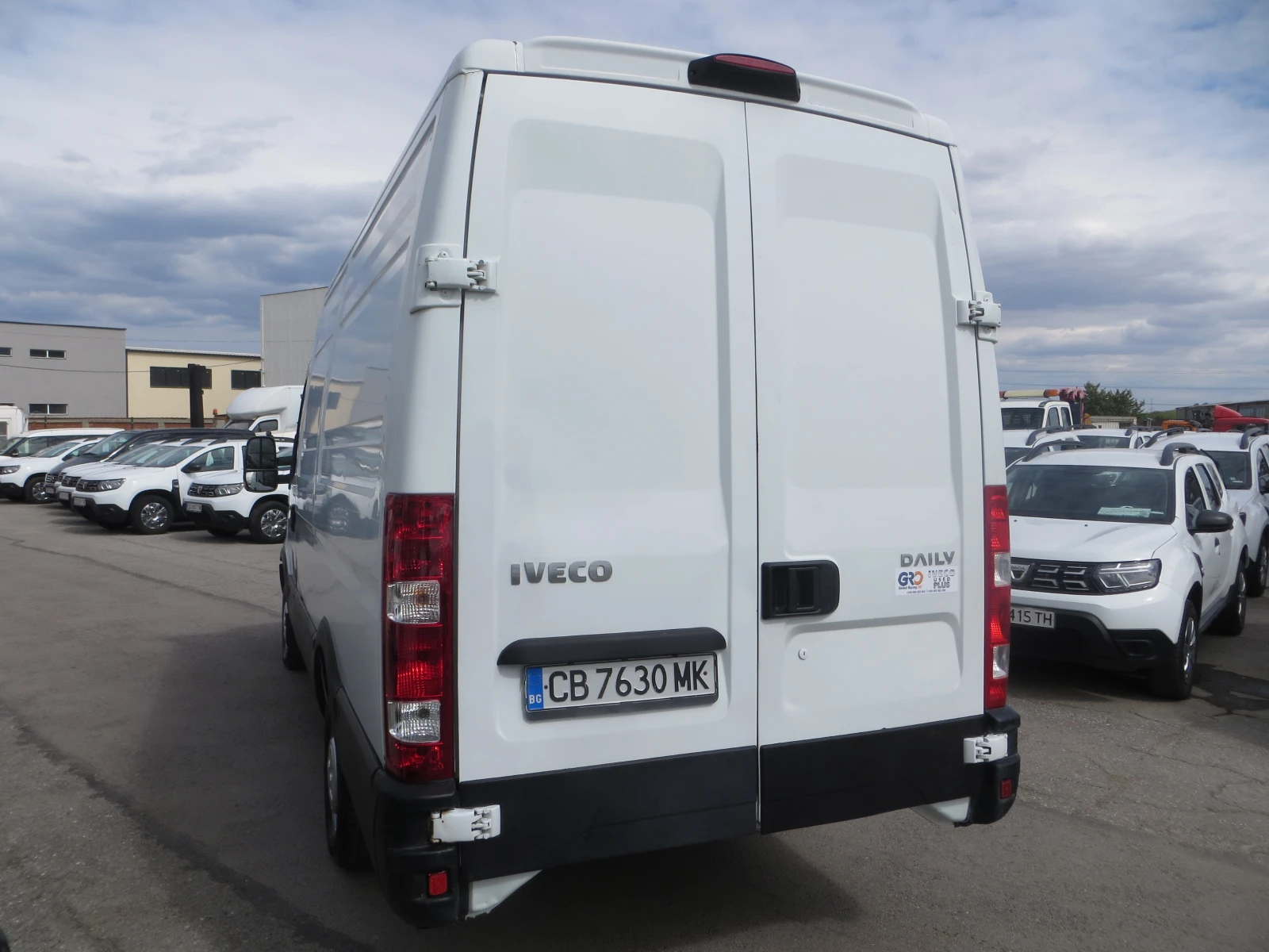 Iveco Daily 35S13-12 КУБ. М. ОБЕМ НА ТОВАРНОТО ПОМЕЩЕНИЕ, снимка 3 - Бусове и автобуси - 56130015