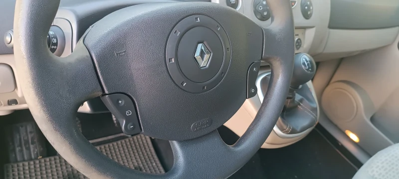 Renault Scenic, снимка 8 - Автомобили и джипове - 48379250