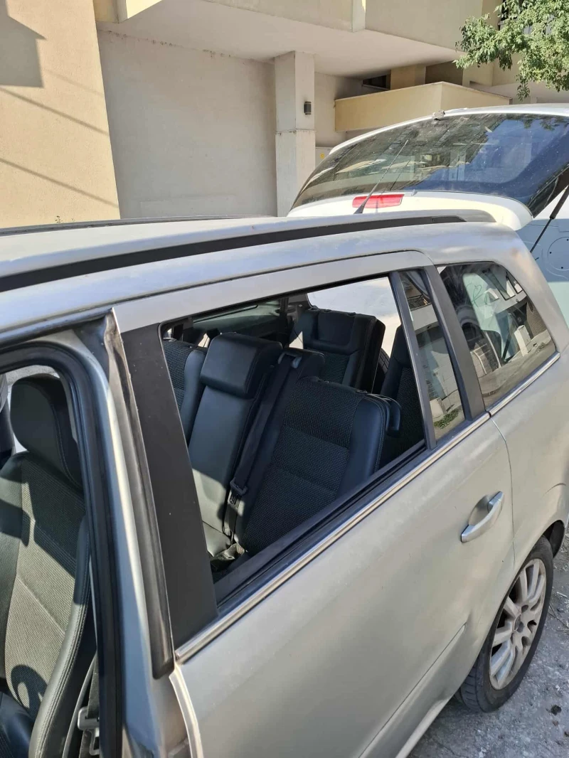 Opel Zafira, снимка 9 - Автомобили и джипове - 52648334