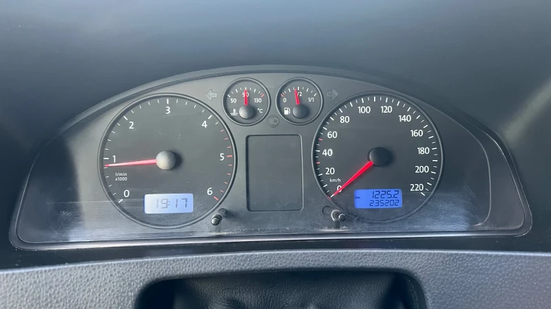 VW Multivan, снимка 8 - Автомобили и джипове - 52419350