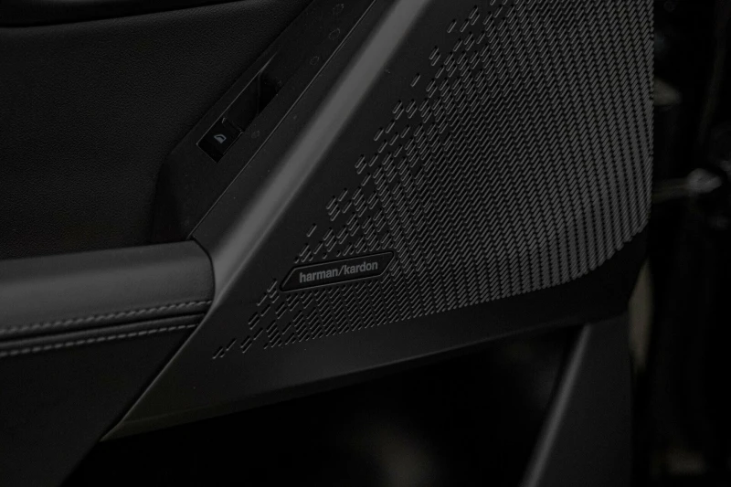 BMW 520  i/Harman Kardon/HuD/360Камера/3D View/Обдухване, снимка 9 - Автомобили и джипове - 52312219