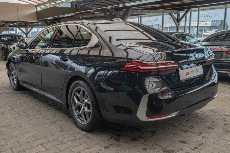 BMW 520  i/Harman Kardon/HuD/360Камера/3D View/Обдухване, снимка 5 - Автомобили и джипове - 52312219