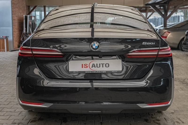 BMW 520  i/Harman Kardon/HuD/360Камера/3D View/Обдухване, снимка 4 - Автомобили и джипове - 52312219