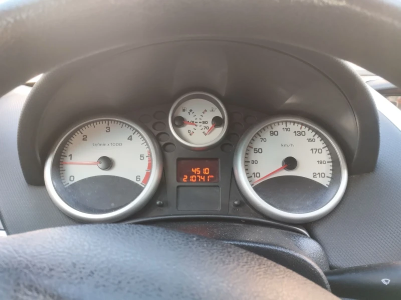 Peugeot 207 1.6HDI 90kc, снимка 10 - Автомобили и джипове - 53407118