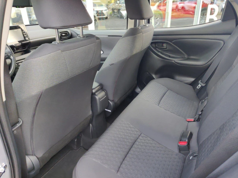 Toyota Yaris HYBRID* TEAM-D* DISTR* LED* KEYLESS* CARPLAY, снимка 13 - Автомобили и джипове - 53437171