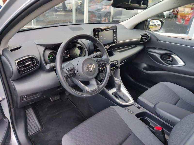 Toyota Yaris HYBRID* TEAM-D* DISTR* LED* KEYLESS* CARPLAY, снимка 9 - Автомобили и джипове - 53437171