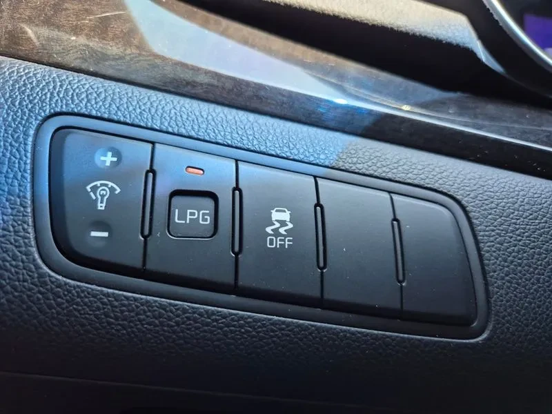Kia K7, снимка 12 - Автомобили и джипове - 55829843