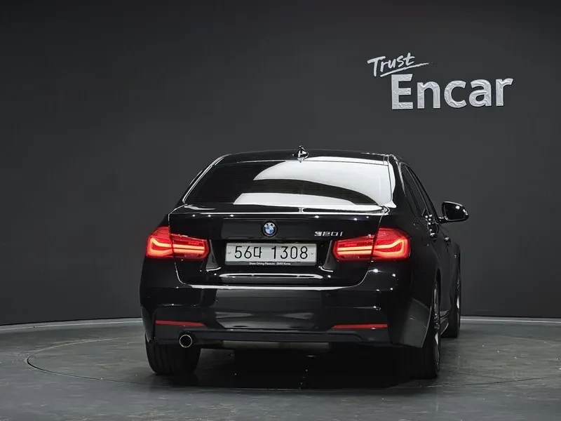 BMW 320 i - САМО 30% АВАНС, снимка 4 - Автомобили и джипове - 56304495