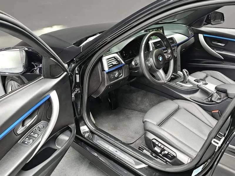 BMW 320 i - САМО 30% АВАНС, снимка 12 - Автомобили и джипове - 56304495
