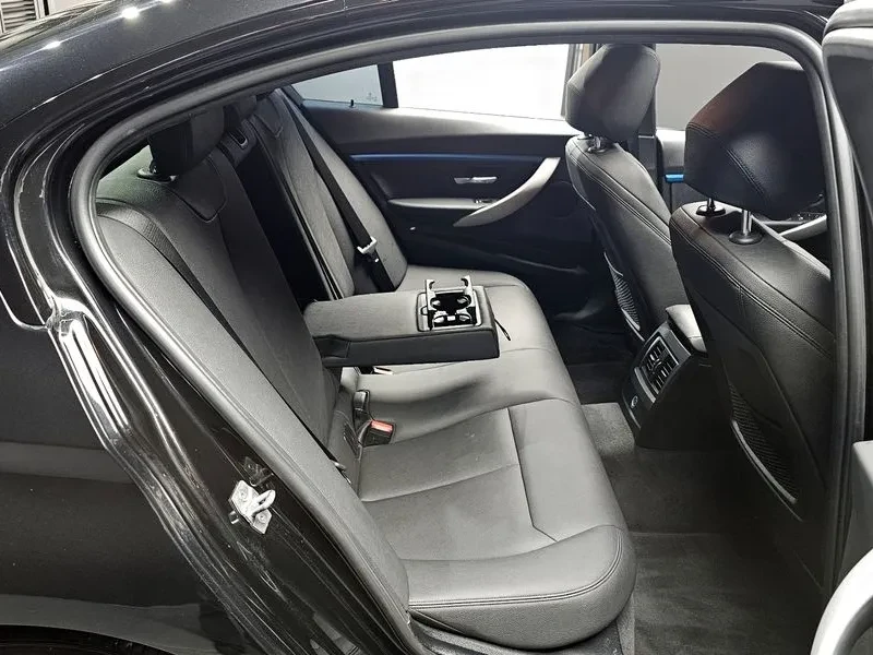 BMW 320 i - САМО 30% АВАНС, снимка 11 - Автомобили и джипове - 56304495