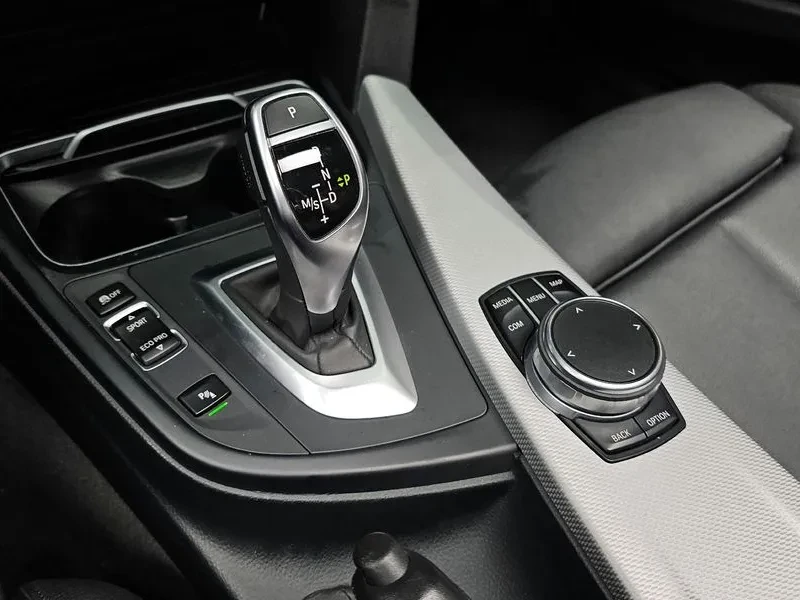 BMW 320 i - САМО 30% АВАНС, снимка 9 - Автомобили и джипове - 56304495