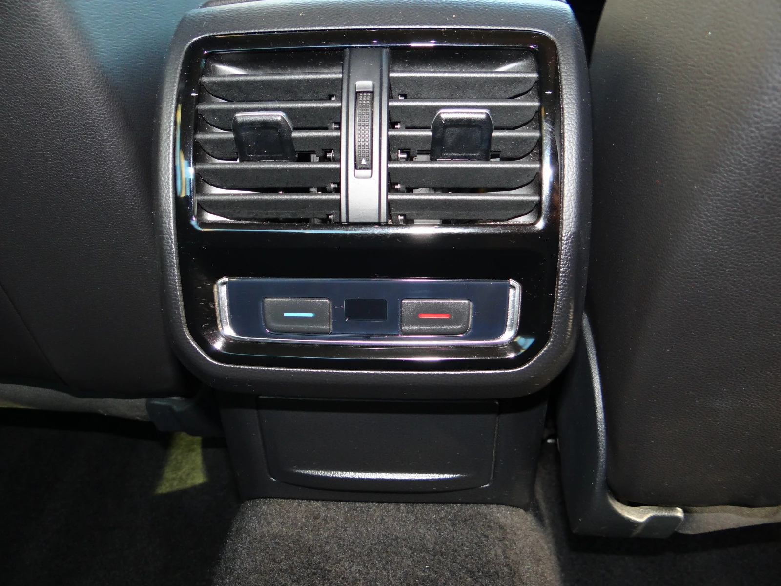 VW Passat 150к.с. DSG закупен от VW България, снимка 17 - Автомобили и джипове - 53807947