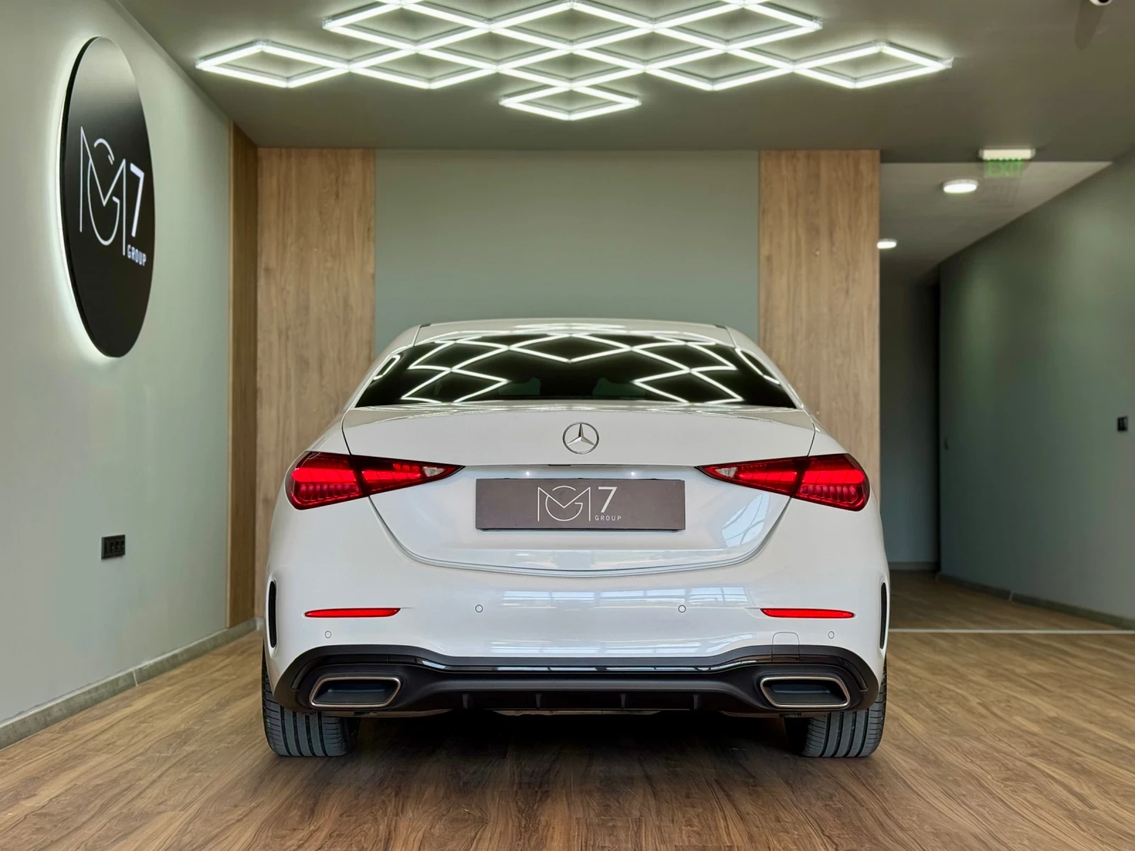 Mercedes-Benz C 300 2xAMG в Гаранция до 07.2025г. - изображение 2