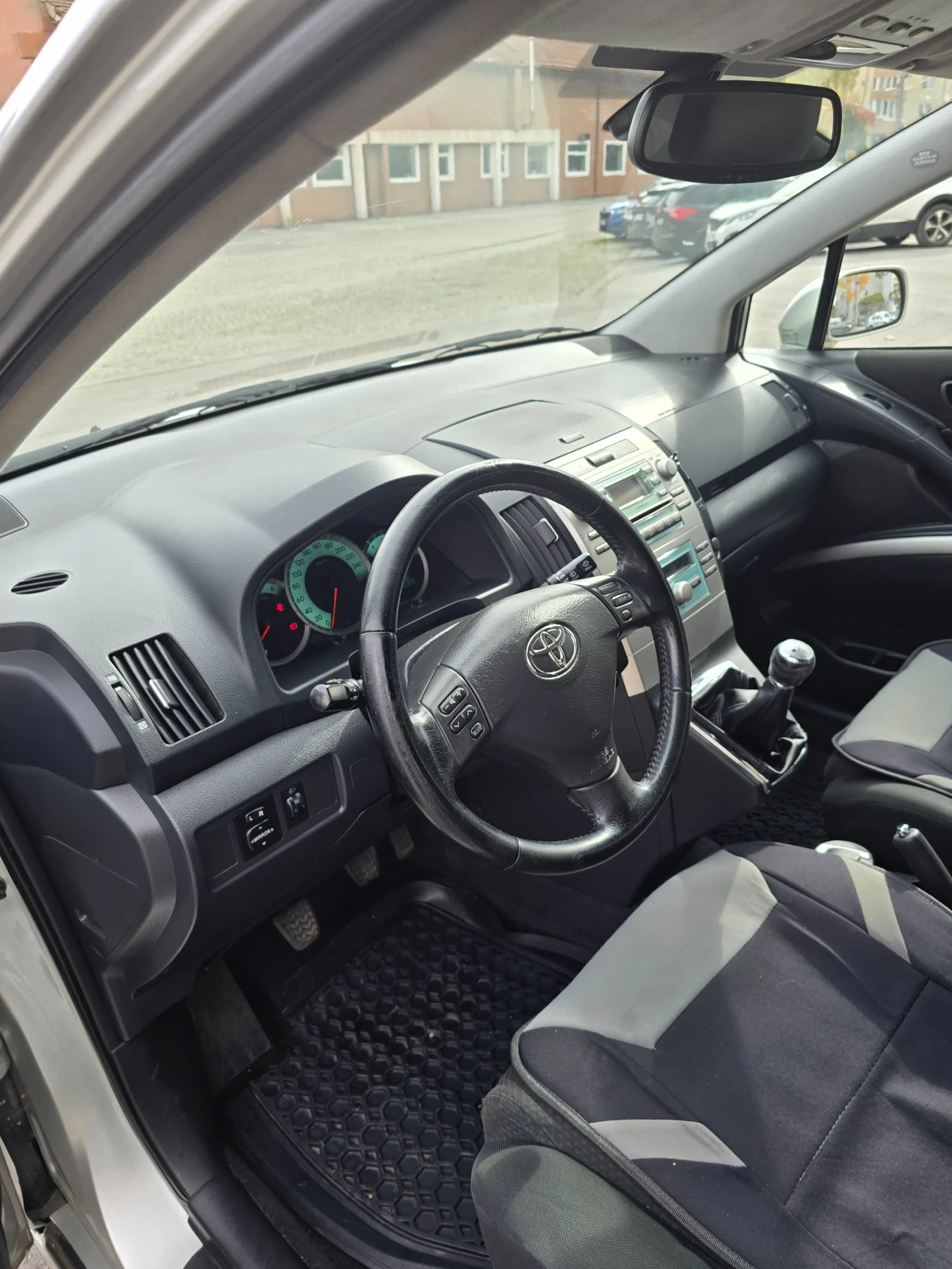 Toyota Corolla verso  - изображение 10