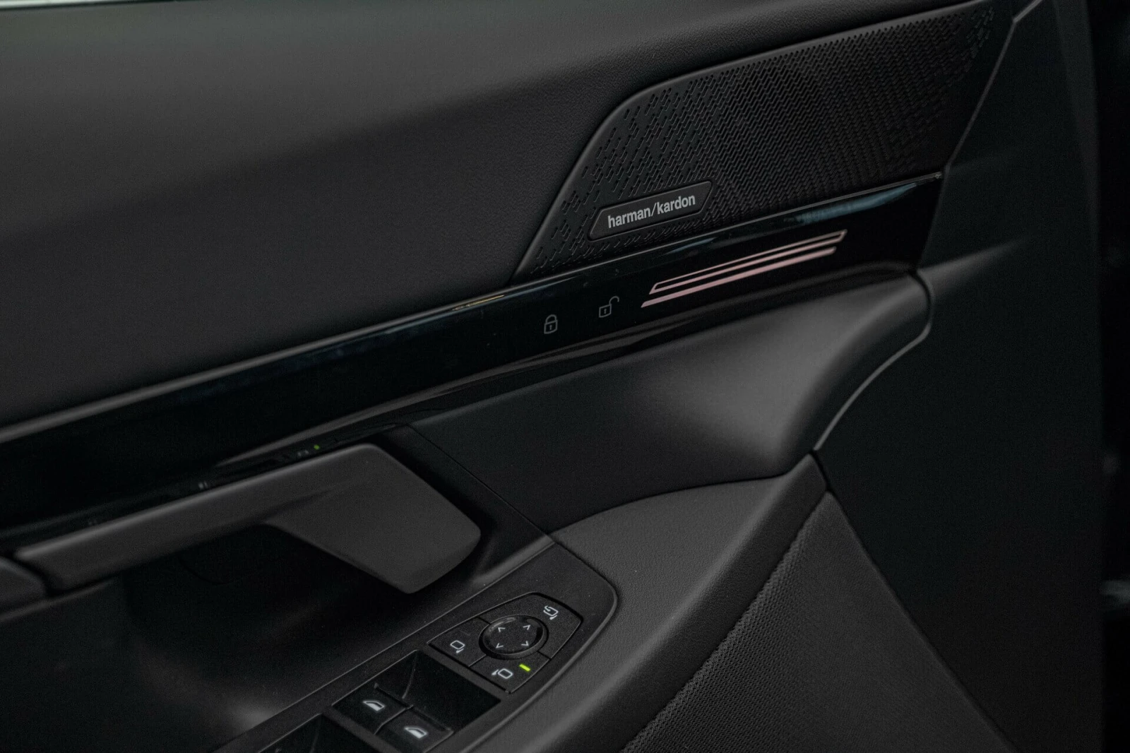 BMW 520  i/Harman Kardon/HuD/360Камера/3D View/Обдухване - изображение 10