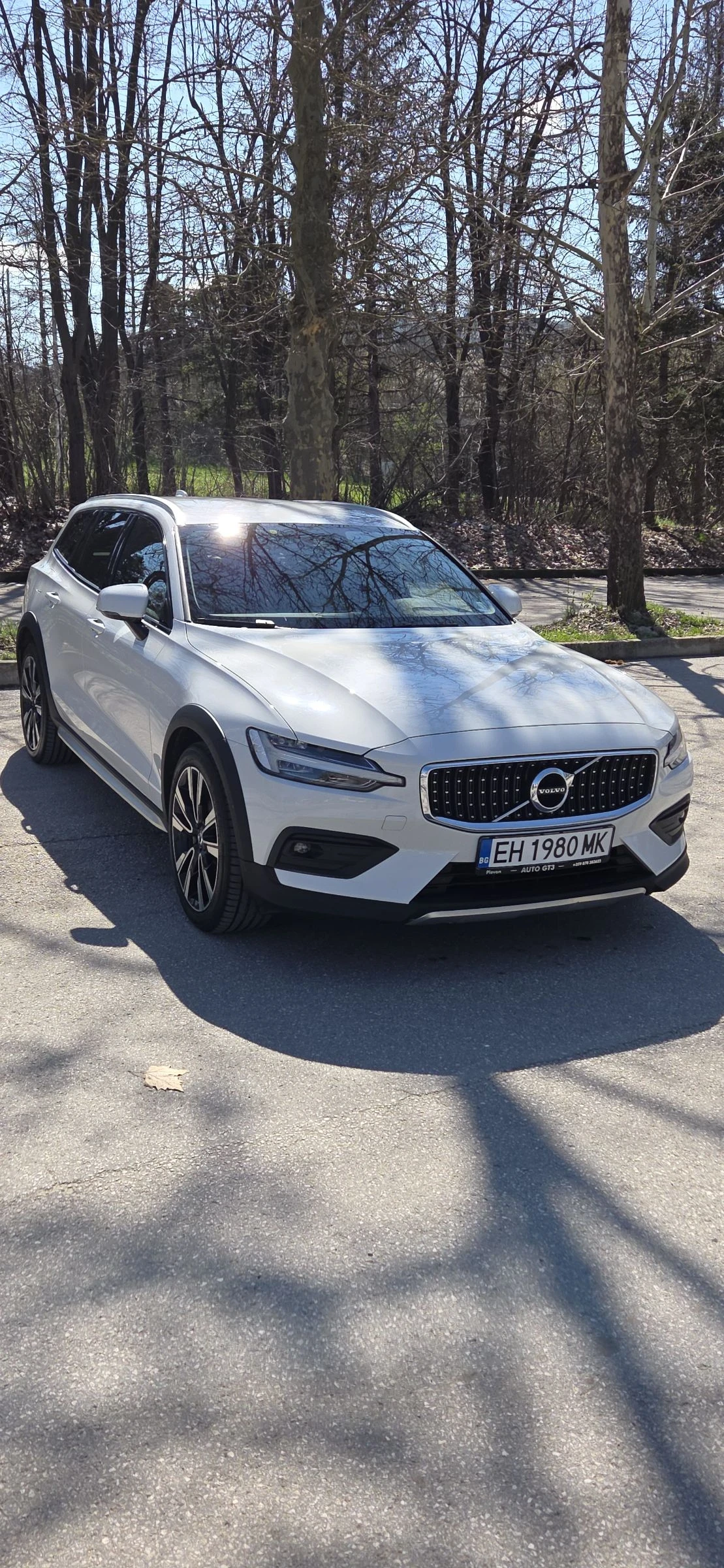 Volvo V60 Cross Country 2.0 Hybrid 4x4 8скорости Face