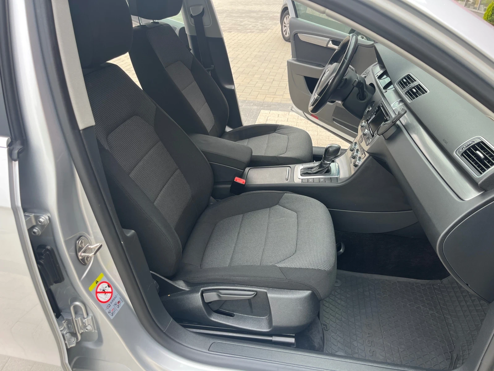 VW Passat 2.0TDI DSG, снимка 8 - Автомобили и джипове - 54374226