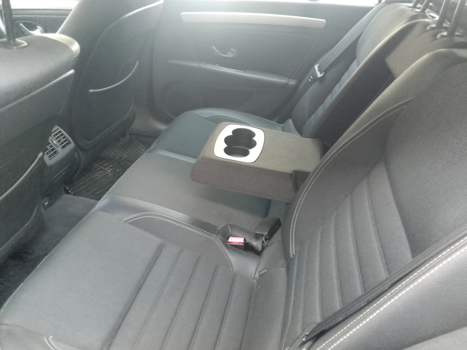 Renault Laguna 3, снимка 3 - Автомобили и джипове - 54510580