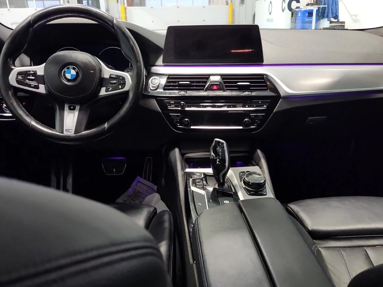 BMW 530 i* M-Sport* Shadow* Adaptive LED* Digital* Headup*, снимка 6 - Автомобили и джипове - 54586595