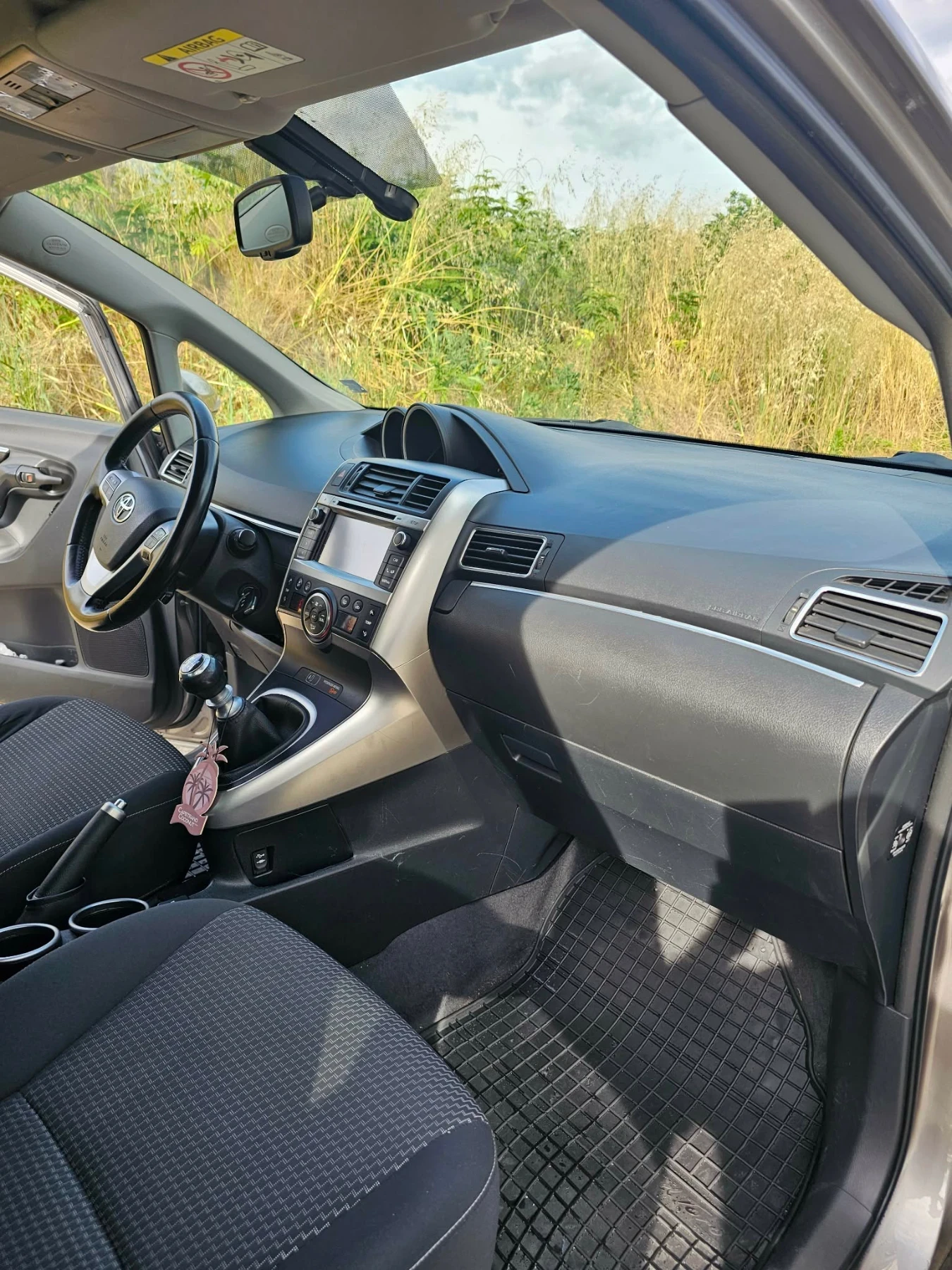 Toyota Verso 1.6 D4D, снимка 7 - Автомобили и джипове - 54885853