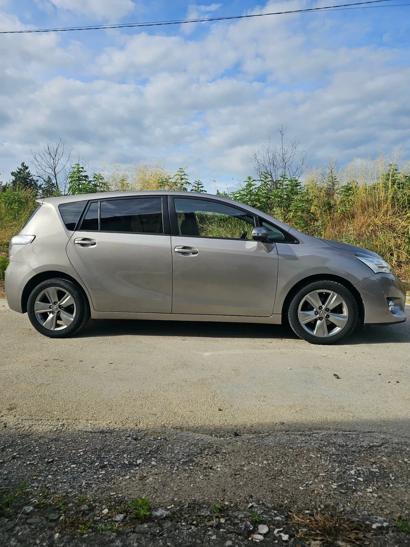 Toyota Verso 1.6 D4D, снимка 3 - Автомобили и джипове - 54885853