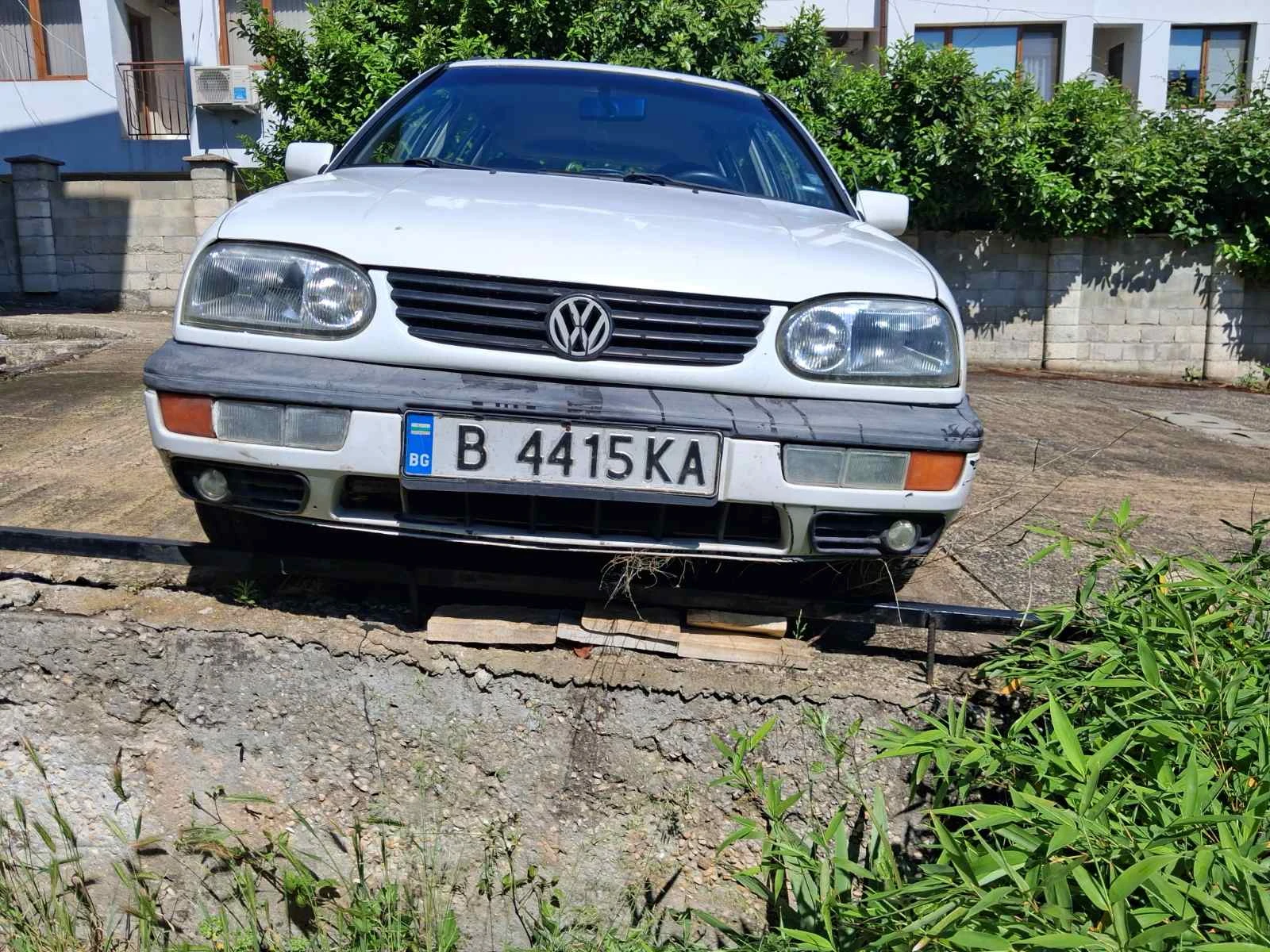 VW Golf Комби, снимка 3 - Автомобили и джипове - 54910563