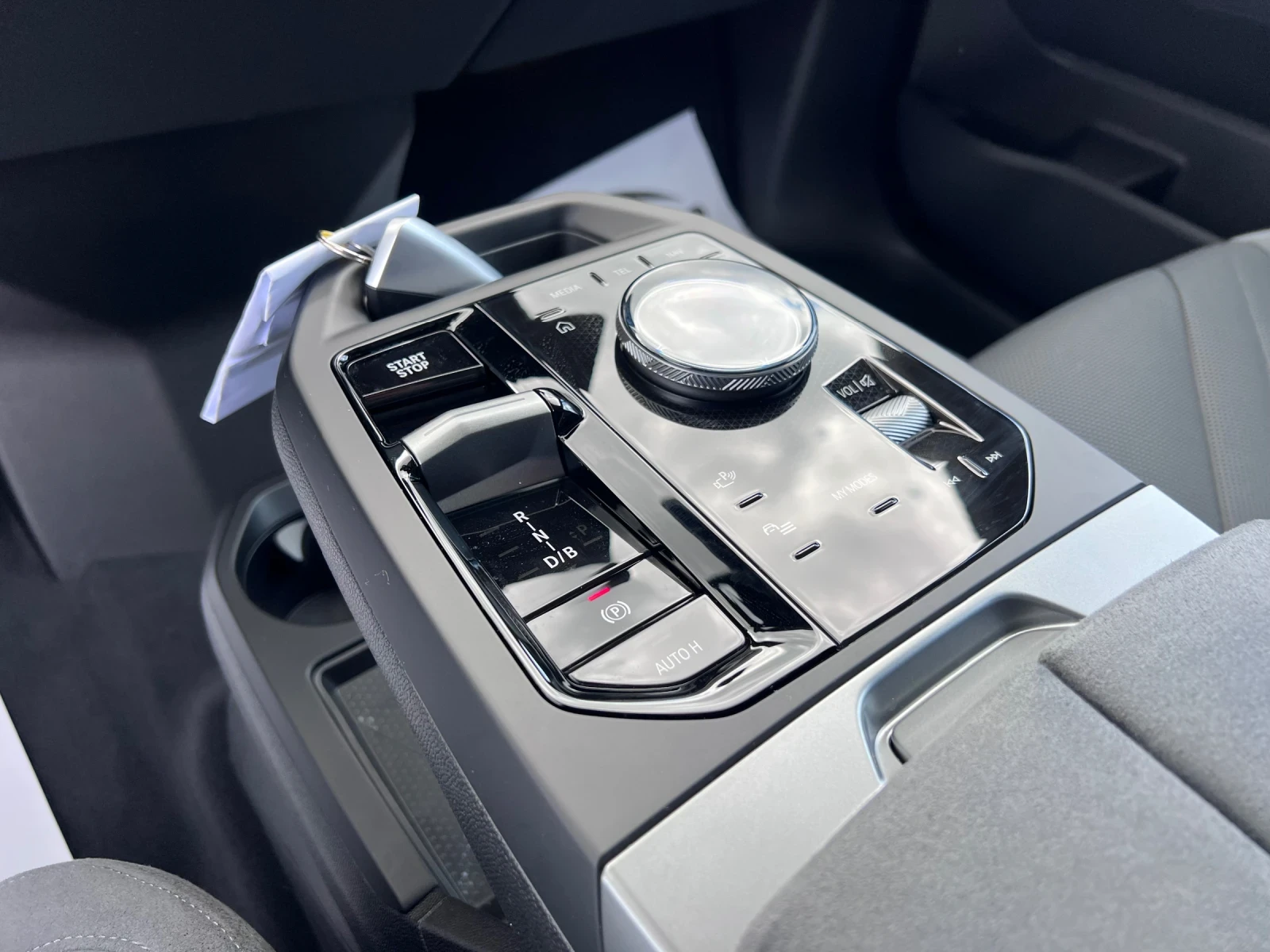BMW iX X-Drive 60* M Sport Pro* , снимка 10 - Автомобили и джипове - 55414993