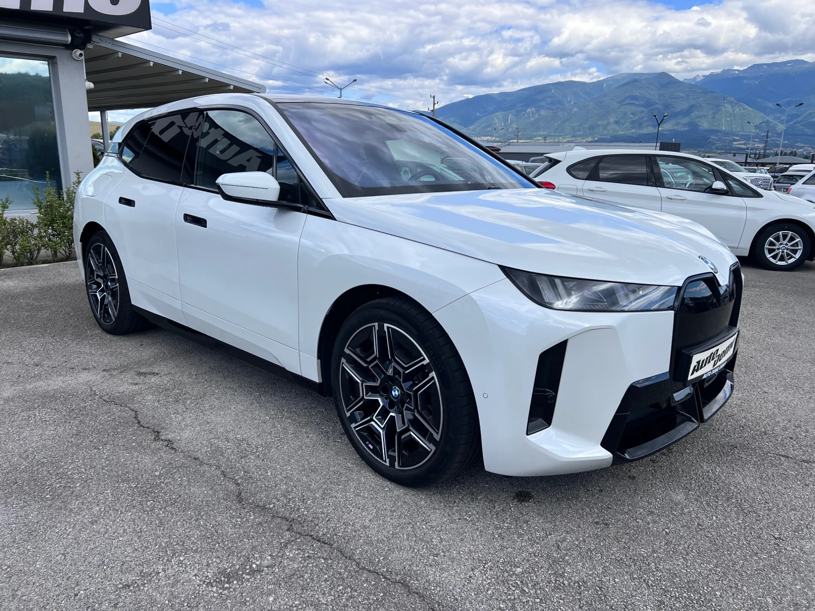 BMW iX X-Drive 60* M Sport Pro* , снимка 3 - Автомобили и джипове - 55414993