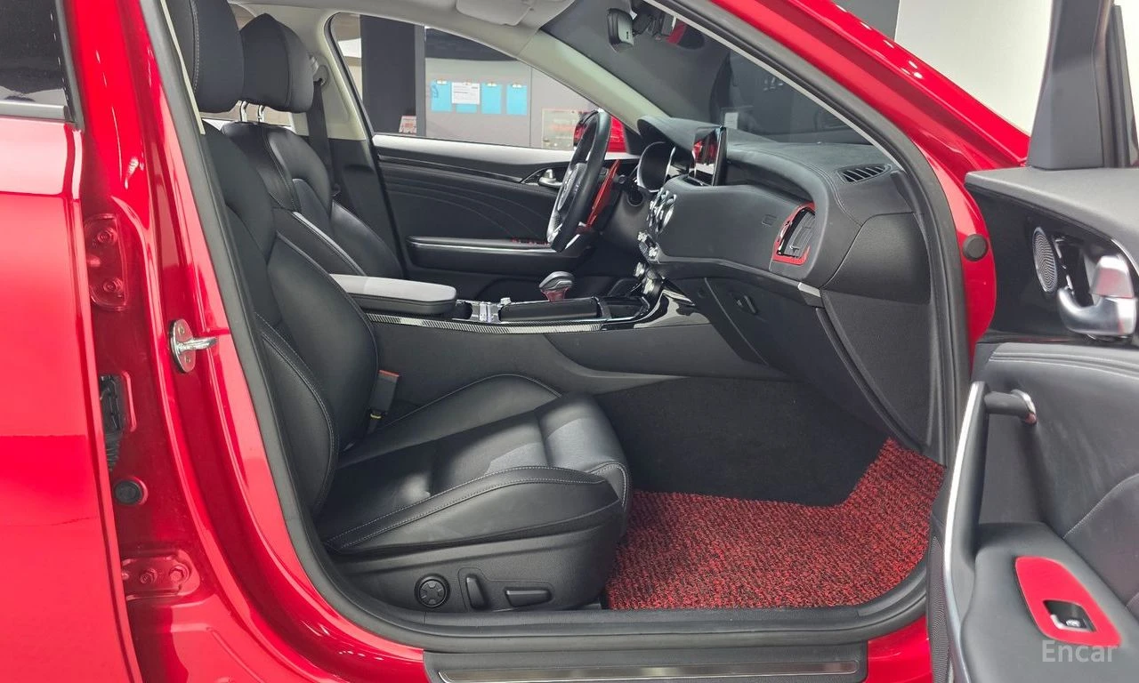 Kia Stinger 2.5* PLATINUM* ОБДУХВАНЕ* ДИСТРОНИК* LANE* ASSIST*, снимка 13 - Автомобили и джипове - 56103128
