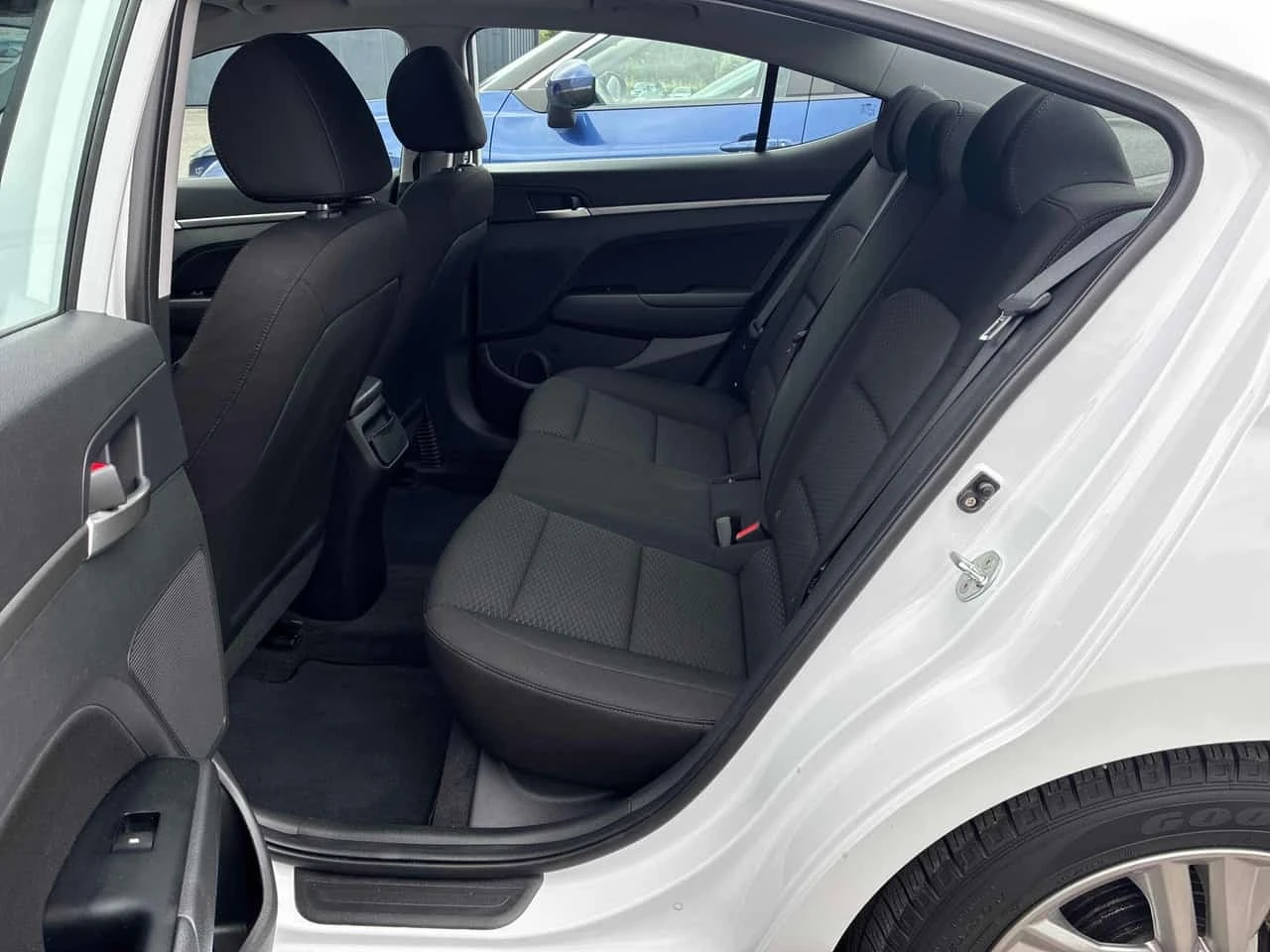 Hyundai Elantra * Preferred w/Sun & Safety Package IVT * CARFAX *  | Mobile.bg � ����������� 12