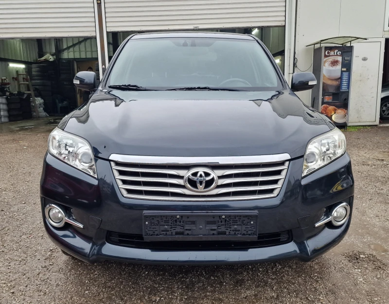 Toyota Rav4 2.2D4D* facelift* Кожа* Парктроник* Зимни гуми, снимка 3 - Автомобили и джипове - 47956773