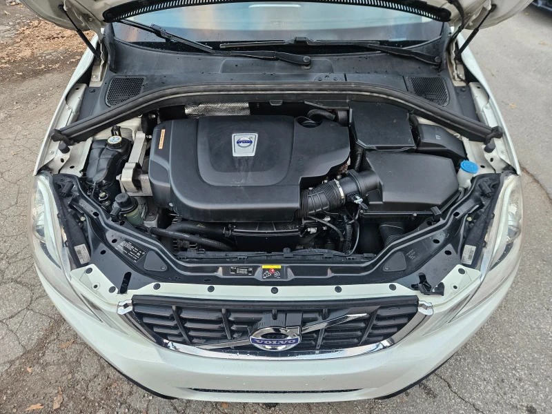 Volvo XC60 2.4 D3, снимка 11 - Автомобили и джипове - 52588376