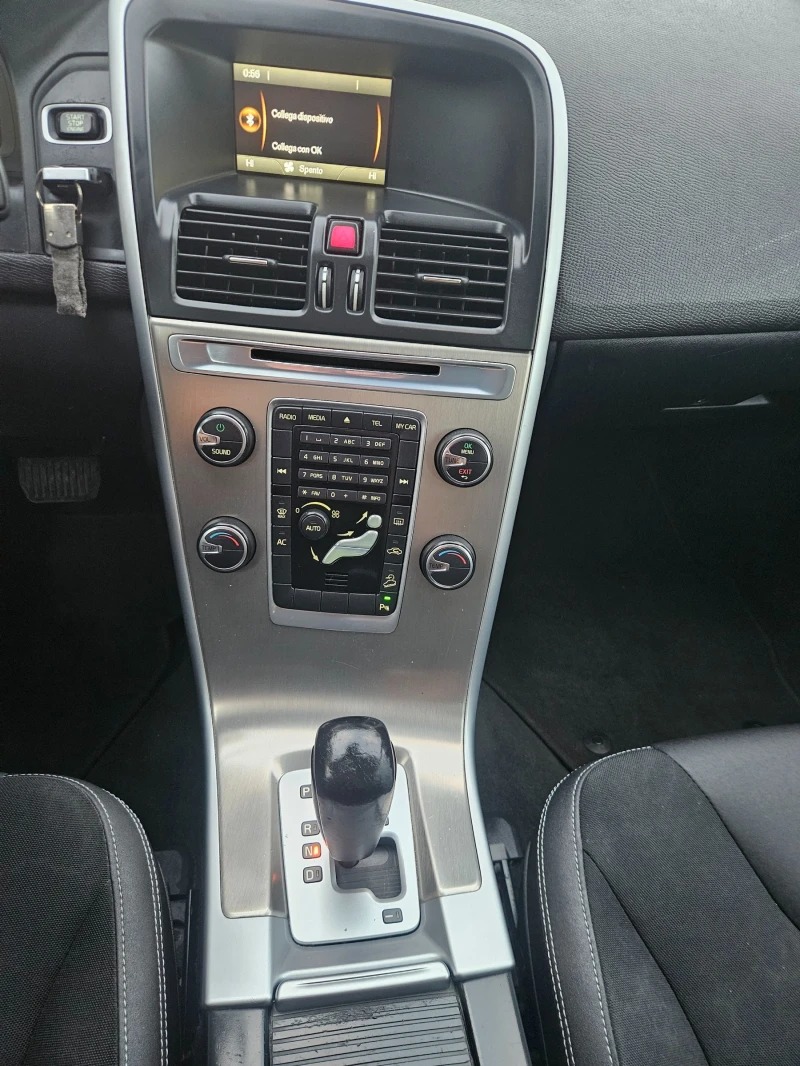 Volvo XC60 2.4 D3, снимка 10 - Автомобили и джипове - 52588376