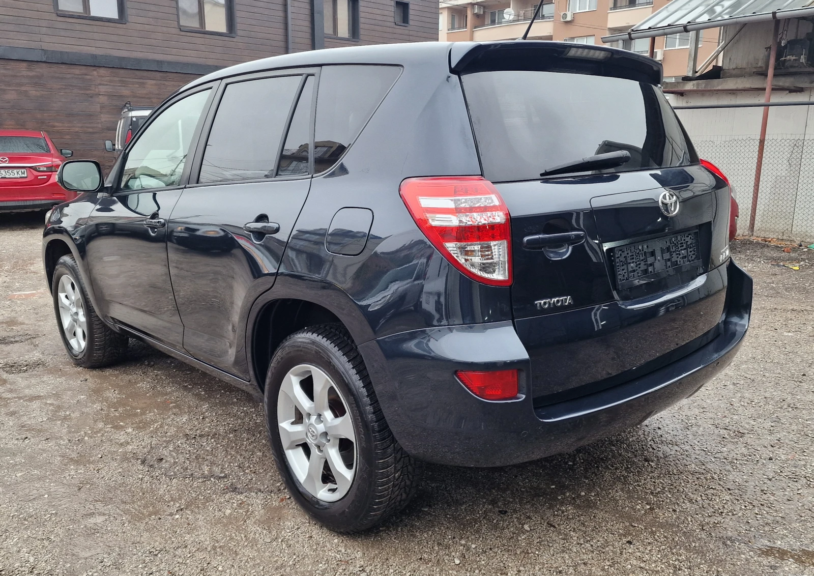 Toyota Rav4 2.2D4D* facelift* Кожа* Парктроник* Зимни гуми - изображение 4