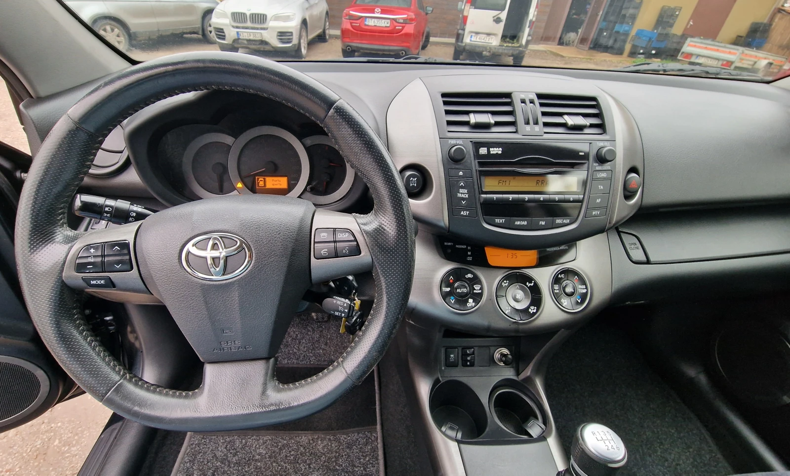 Toyota Rav4 2.2D4D* facelift* Кожа* Парктроник* Зимни гуми - изображение 7