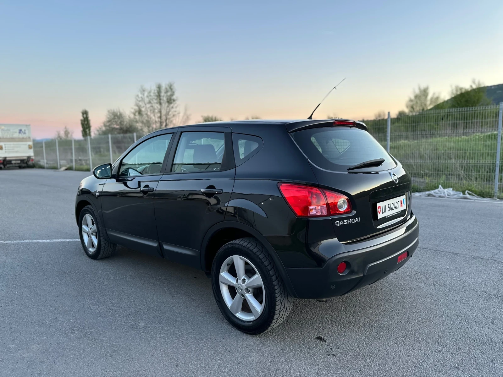 Nissan Qashqai 2.0i 4x4 Автоматик/165хил/Swiss - изображение 5