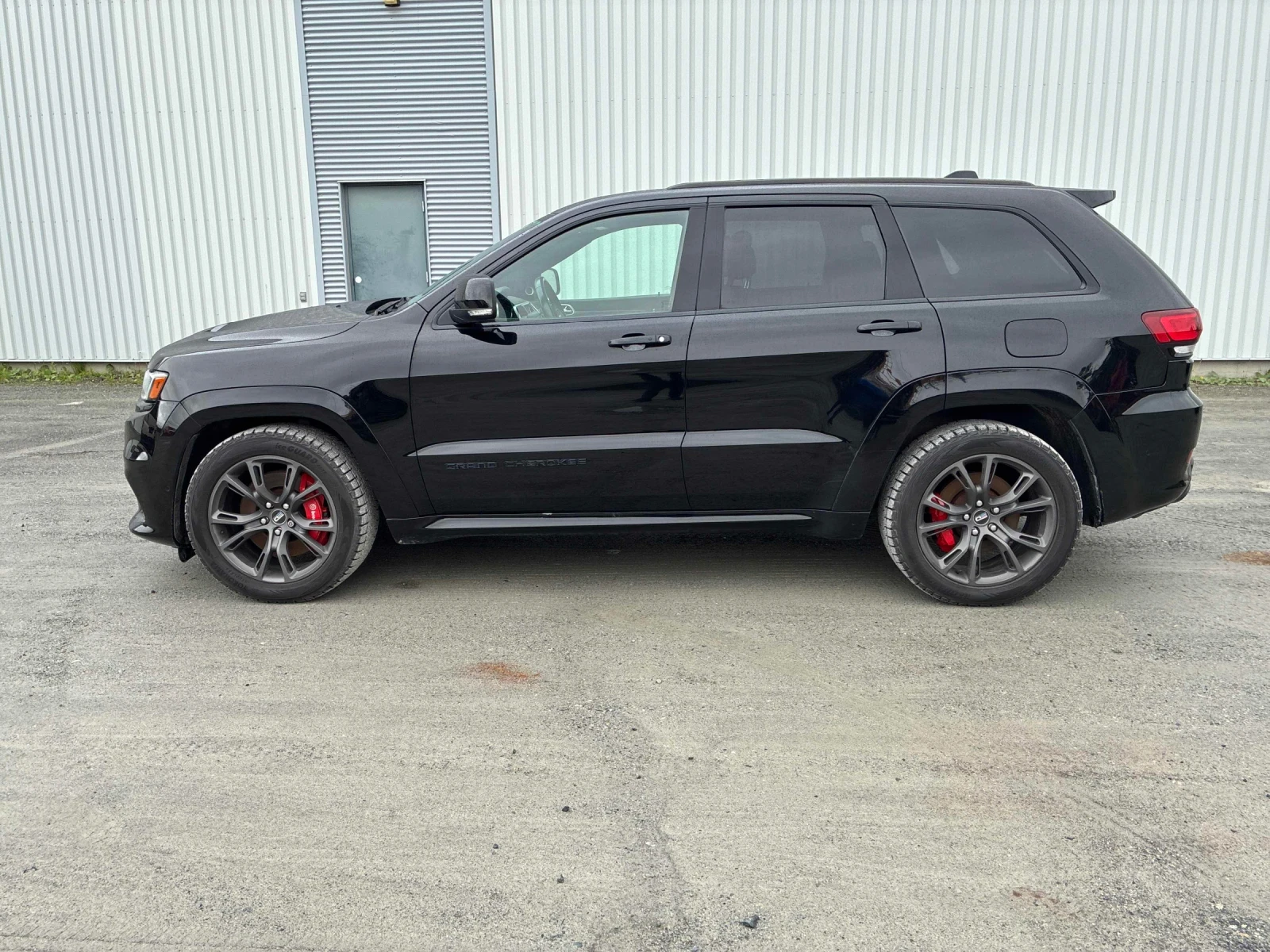 Jeep Grand cherokee SRT 6.4 * CARFAX * ДИСТРОНИК * ПАНОРАМА * CARFAX *, снимка 4 - Автомобили и джипове - 54702696