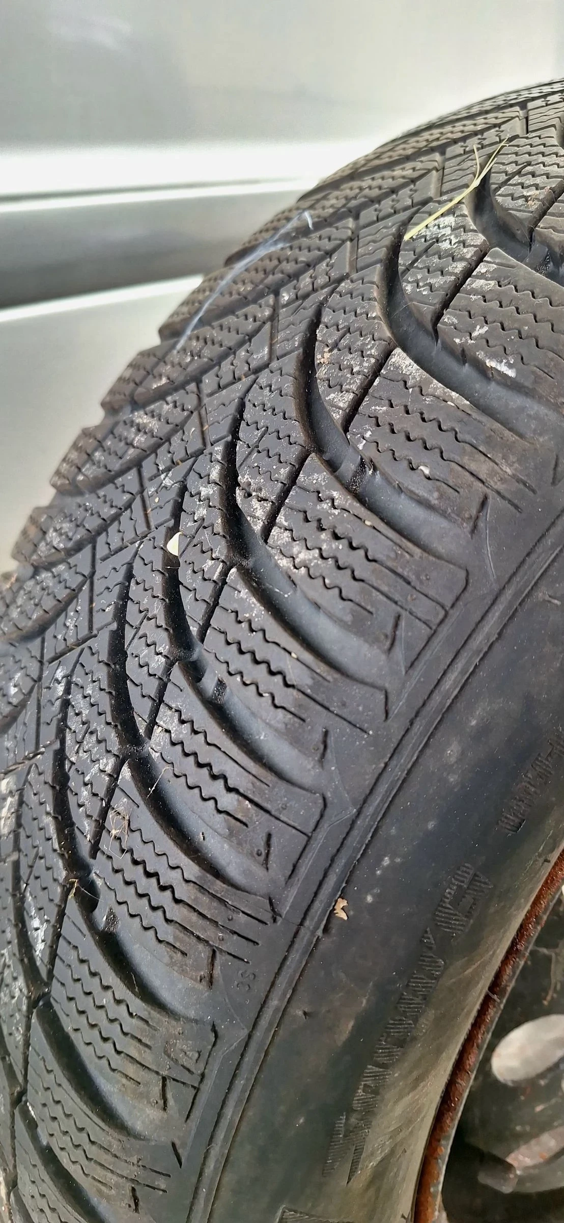 Гуми с джанти Nexen 205/65R15, снимка 3 - Гуми и джанти - 54167635