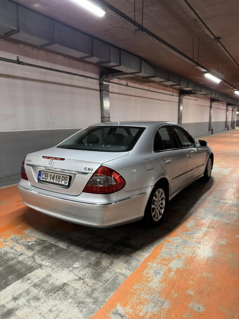 Mercedes-Benz E 220, снимка 5 - Автомобили и джипове - 48786940