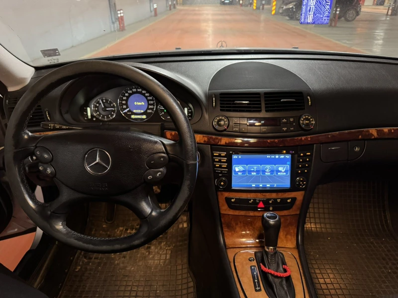 Mercedes-Benz E 220, снимка 11 - Автомобили и джипове - 48786940