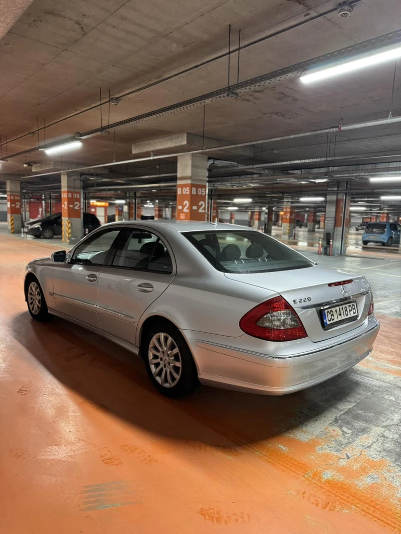 Mercedes-Benz E 220, снимка 6 - Автомобили и джипове - 48786940