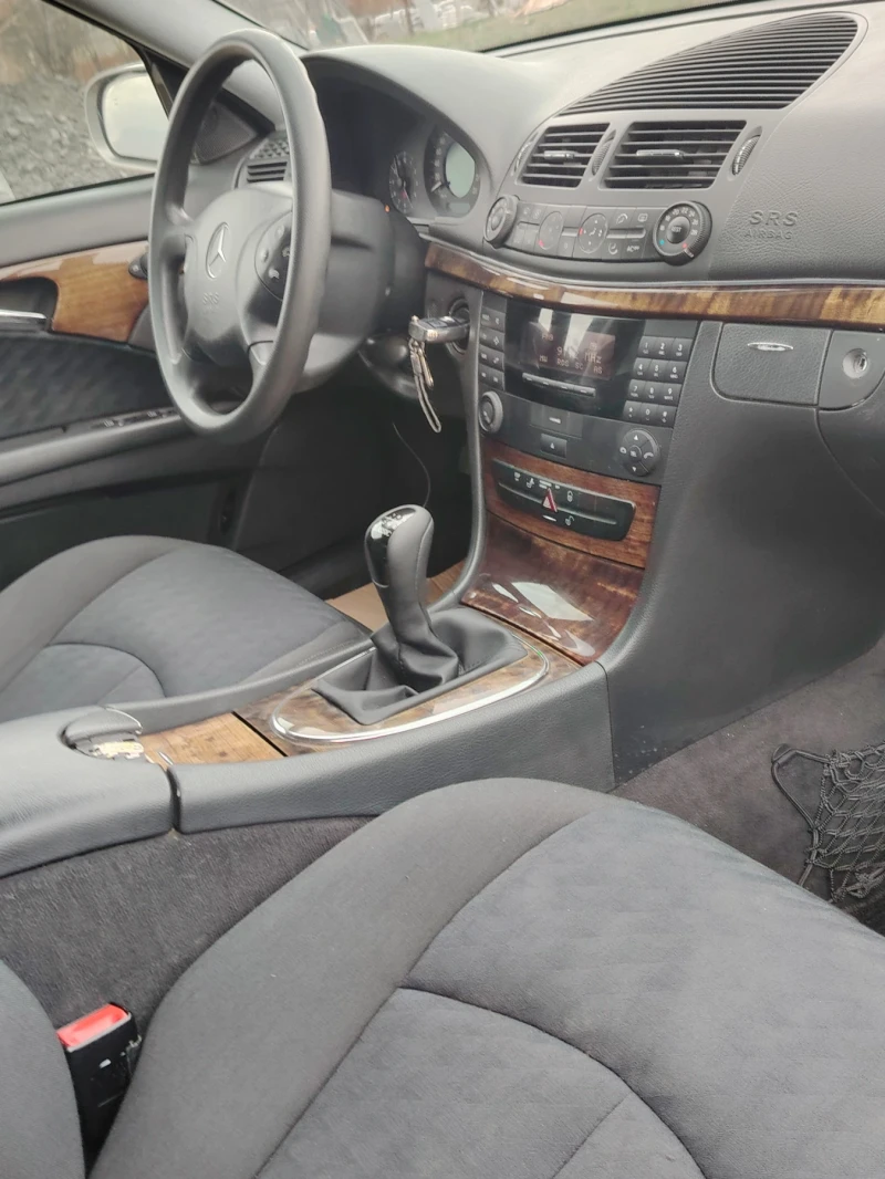 Mercedes-Benz E 220 2.2CDI, снимка 8 - Автомобили и джипове - 49464499