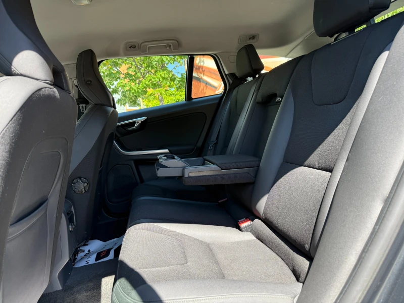 Volvo V60 1.6 Бензин, снимка 9 - Автомобили и джипове - 50905287