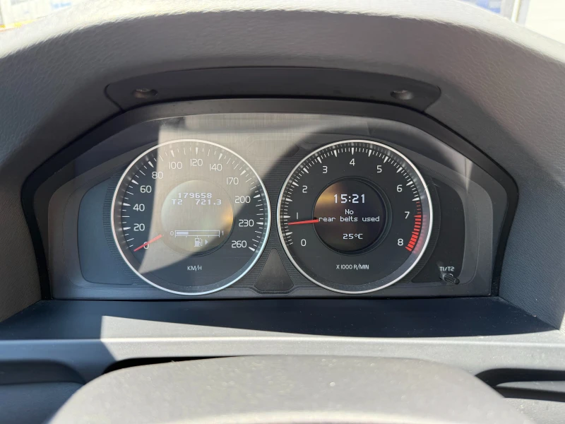 Volvo V60 1.6 Бензин, снимка 14 - Автомобили и джипове - 50905287