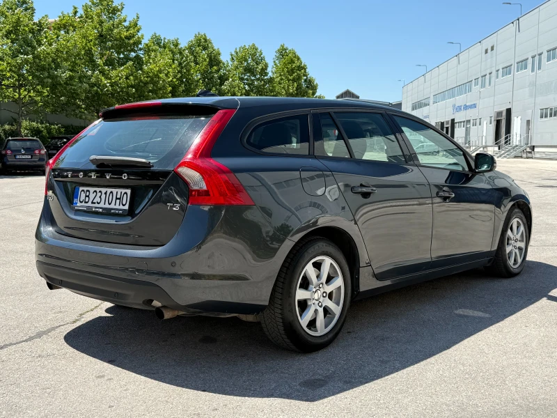 Volvo V60 1.6 Бензин, снимка 4 - Автомобили и джипове - 50905287