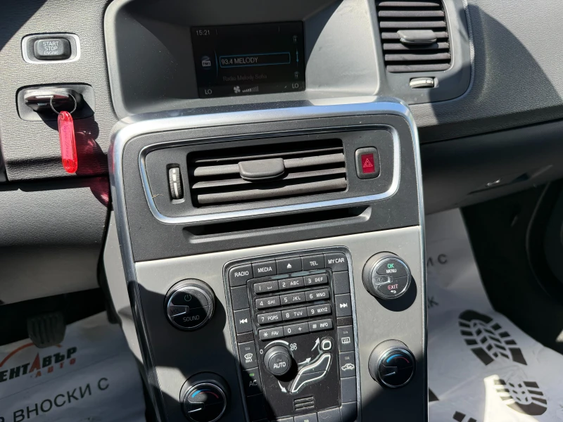 Volvo V60 1.6 Бензин, снимка 13 - Автомобили и джипове - 50905287